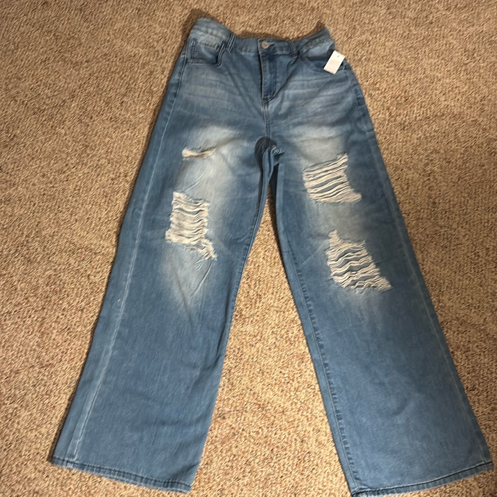 Women’s (Juniors) SO brand Jeans 
Medium wash Super high rise-wide leg jeans